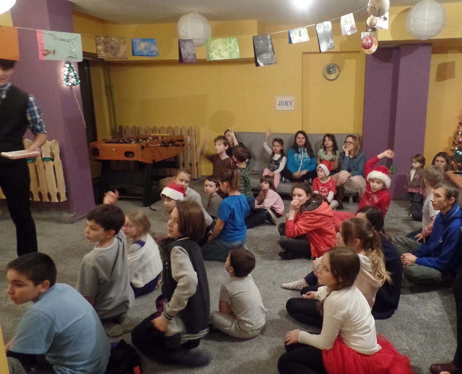 Zdjęcie ze świątecznego spotkania Fundacji — Mikołajki 2016 w Środowiskowym Ognisku Wychowawczym TPD na Ursynowie